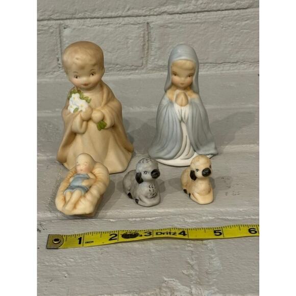 Vintage Editions in Porcelain Nativity Set - Picture 14 of 14